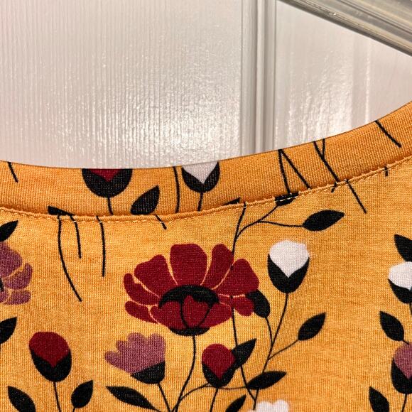 NWT LuLaRoe Iris - Medium Simply Comfortable Short Sleeve Top - Picture 6 of 11